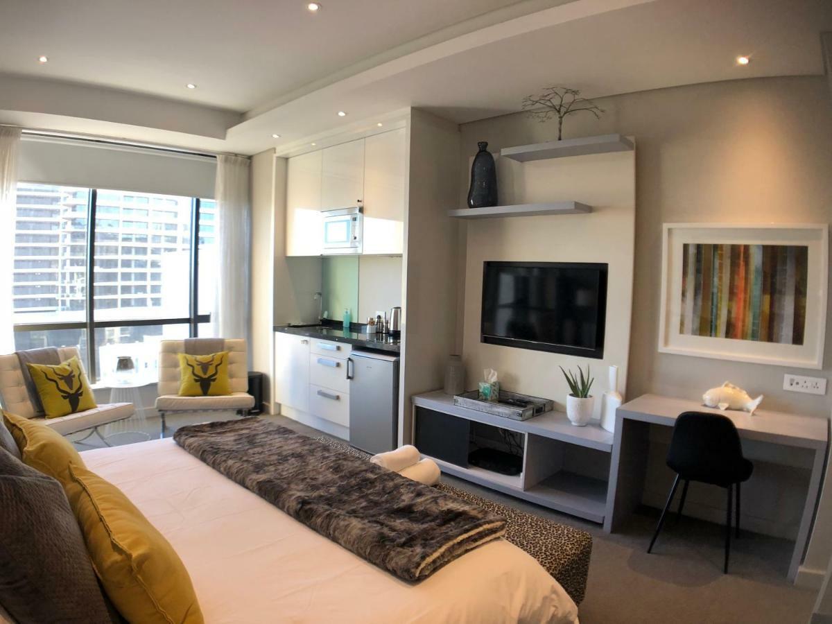 Sandton Skye Suites Johannesburg Exterior photo